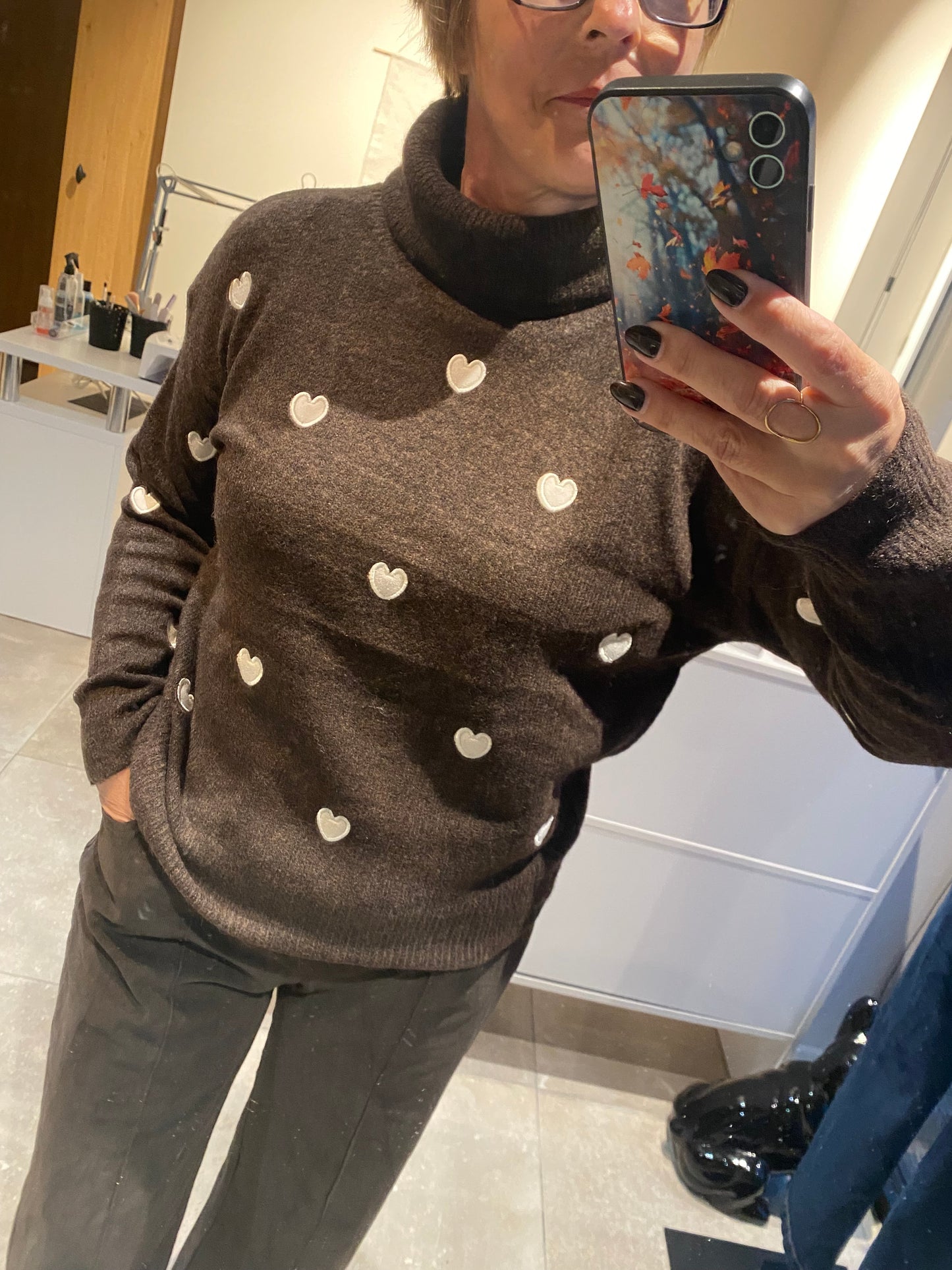 Trui met rolkraag en hartjes