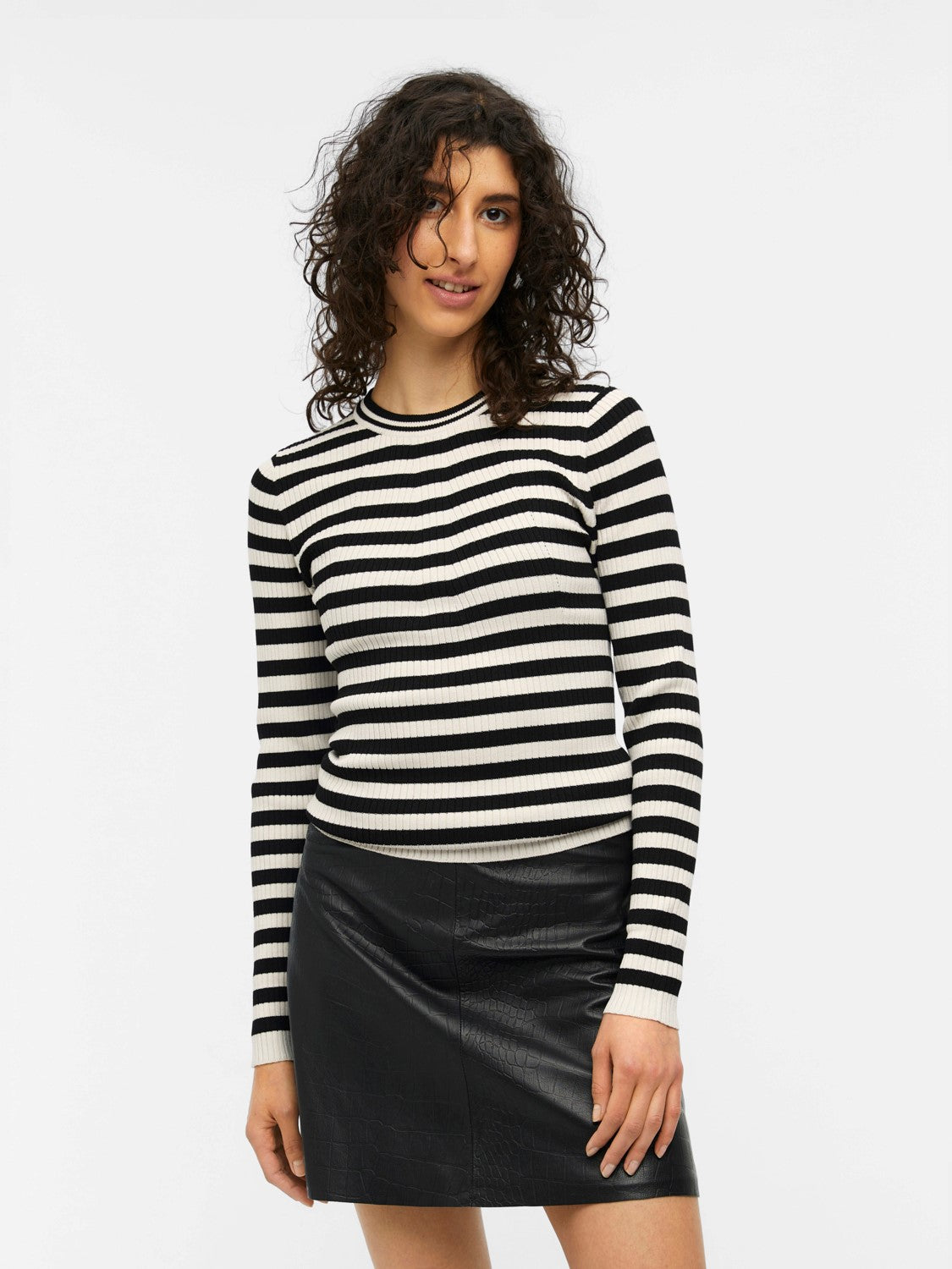 Nicia O-neck knit pullover