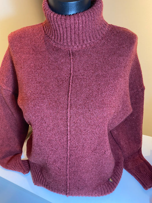 Bordeaux trui met rolkraag en glitter