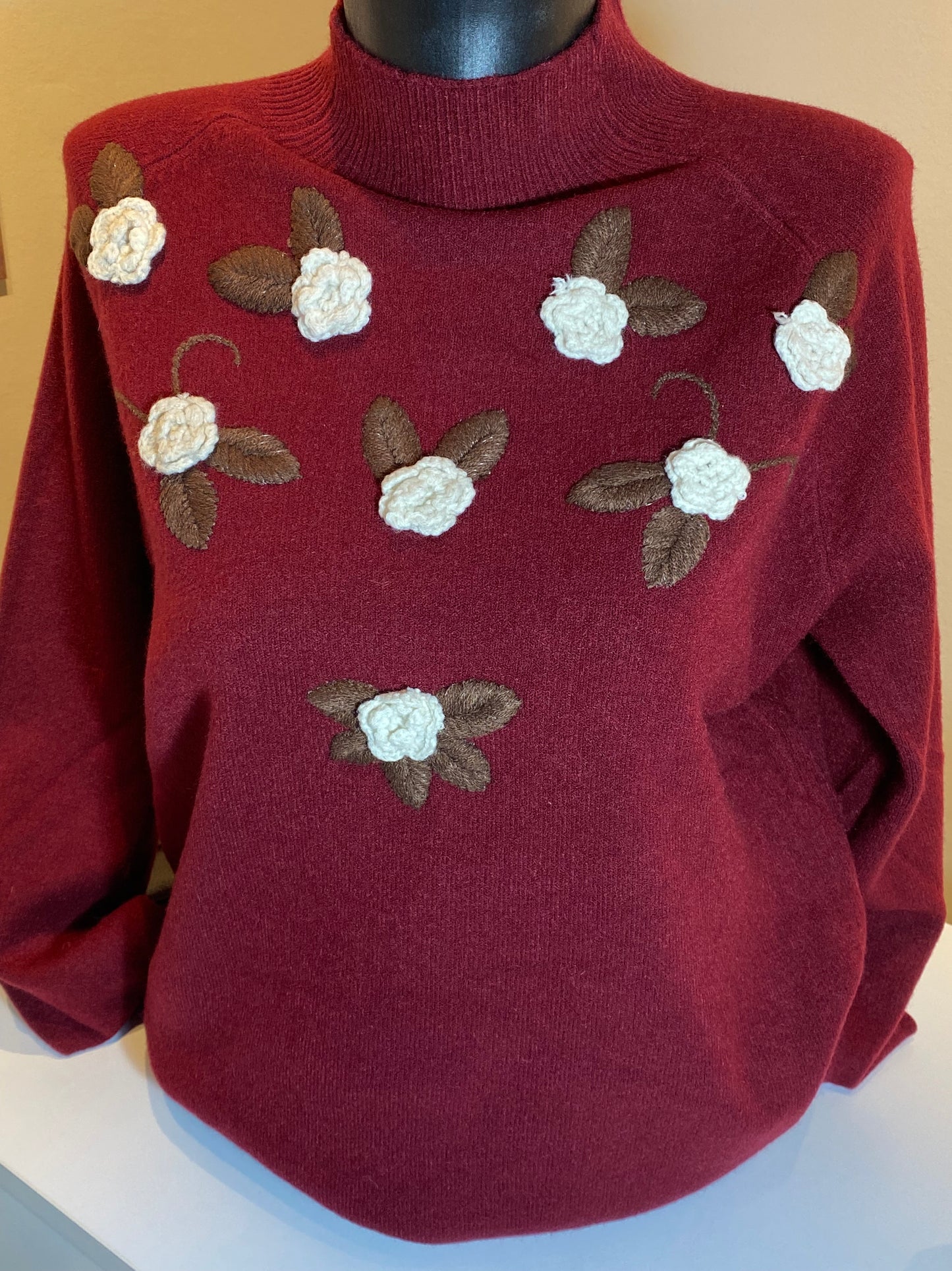 Bordeaux trui met bloemen