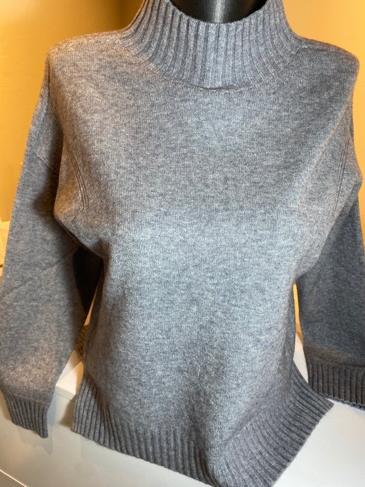 Grijze trui met opstaande kraag